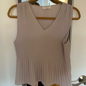 Babaton lilac ribbed sleeveless blouse